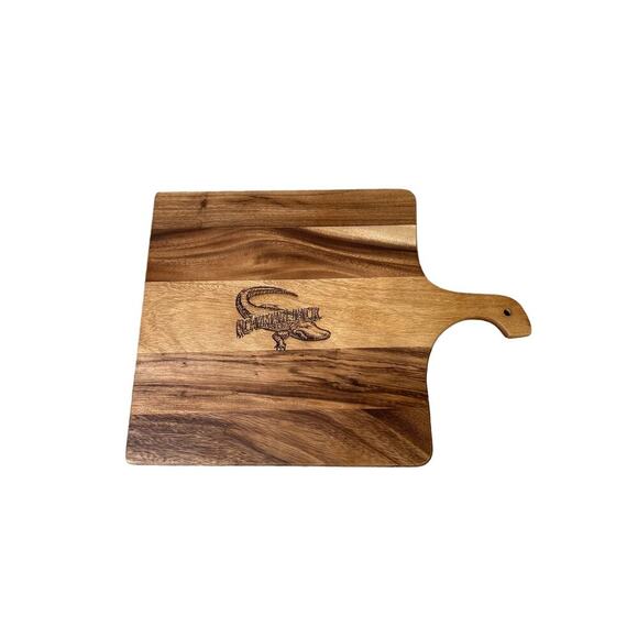 Cutting Board wooden rounded handle large Cayman Jack engraved alligator NEW - Picture 1 of 5